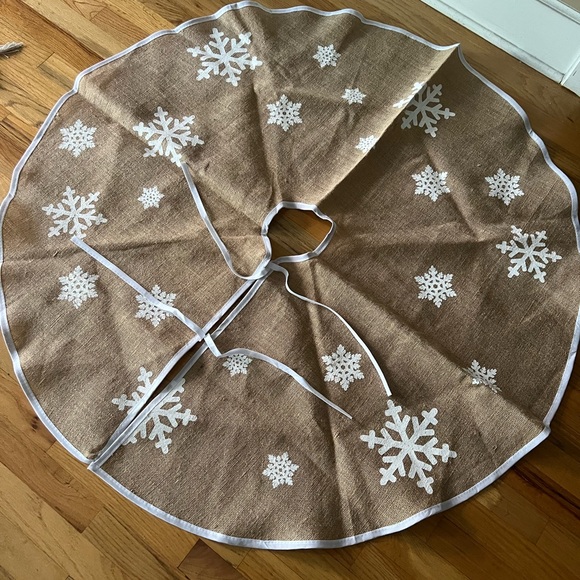 Christmas Tree Skirt NWOT - Picture 4 of 4
